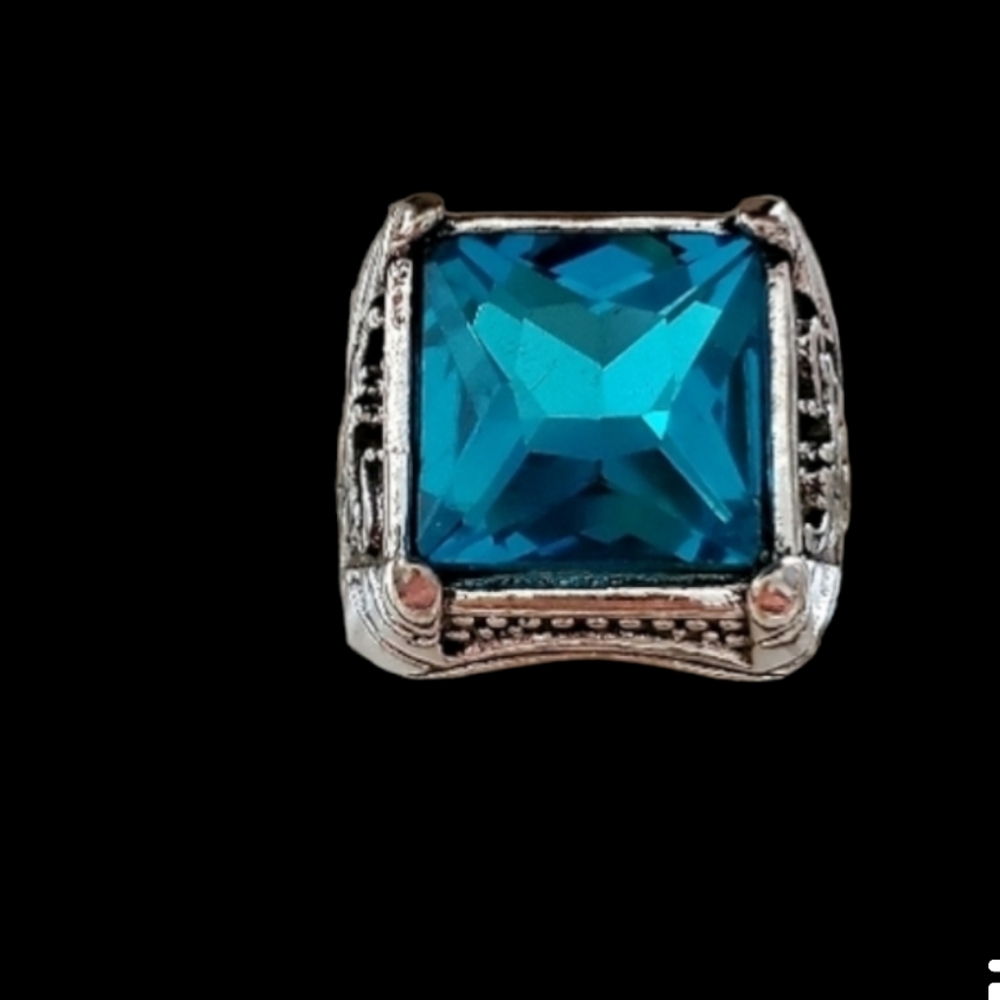 Gorgeous crystal blue sapphire glass stone ring
